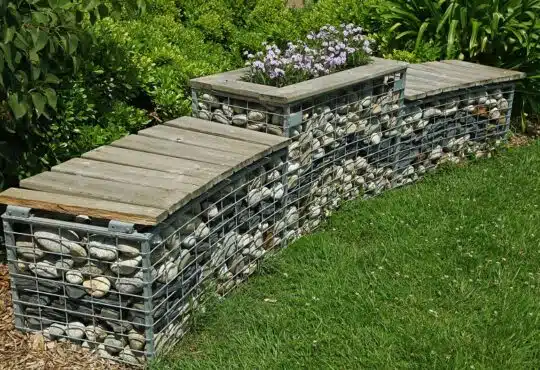 Choisir les meilleures pierres pour votre talus de jardin : conseils et astuces