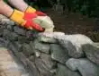 Entretien et durabilité : comment préserver votre talus en pierre au fil des saisons