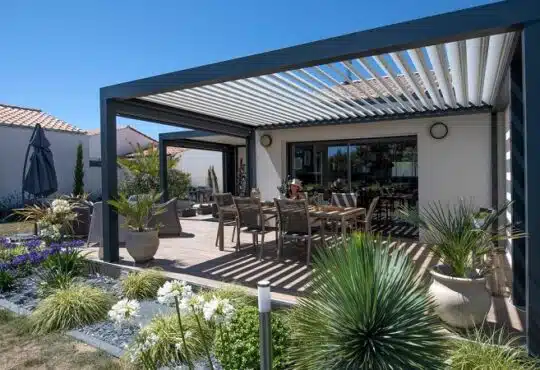 Pergolas bioclimatiques : la solution écologique pour profiter de votre jardin toute l'année